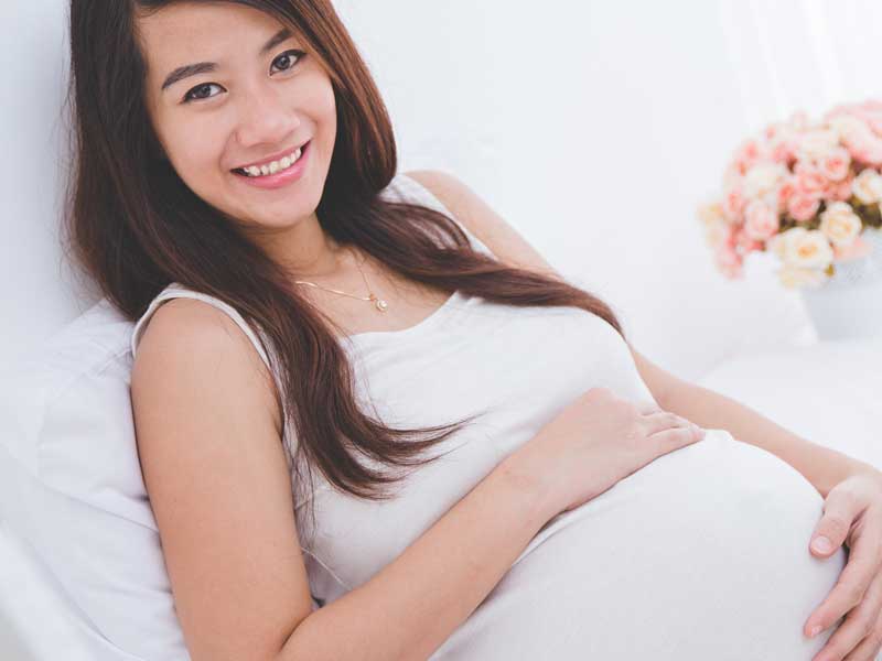 笑顔の妊婦さん