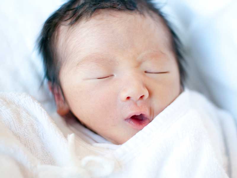 口呼吸する新生児