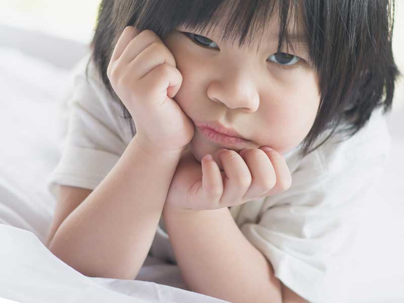 落ち込んでいる子供