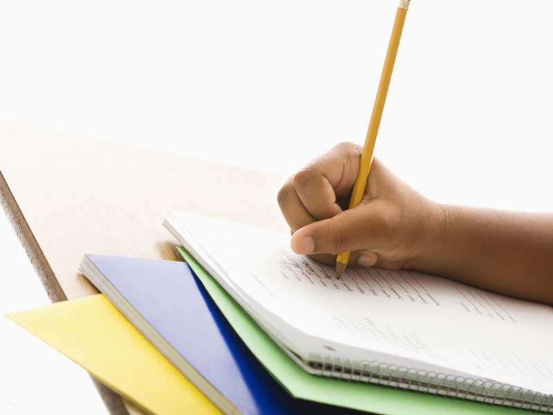 勉強をしている子供