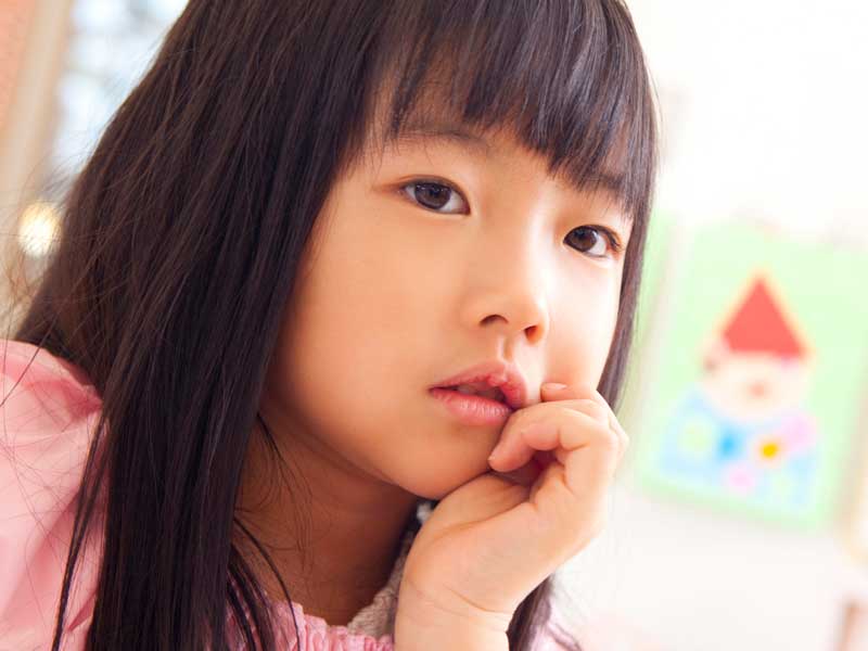 不安を感じる子供