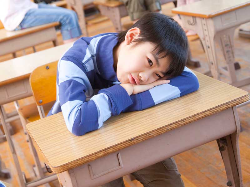 疲れている小学生