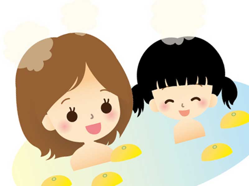 お母さんと一緒にお風呂に入る子供のイラスト