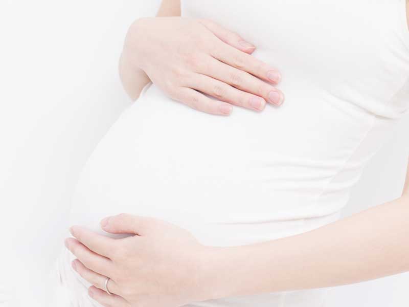 お腹の赤ちゃんが大きくなっている妊婦さん