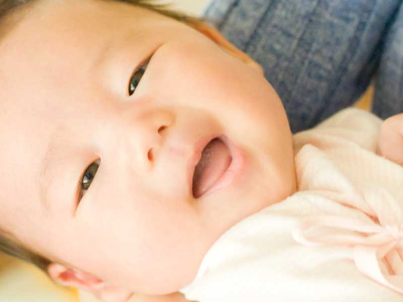 笑顔の赤ちゃん
