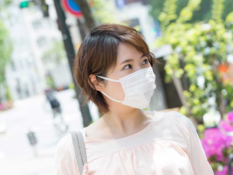 マスクを着用している妊婦さん