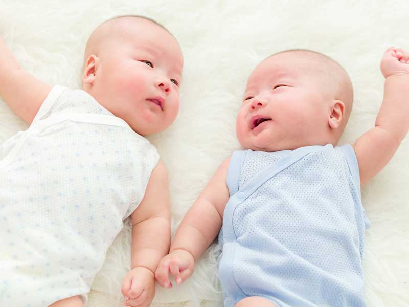 双子の赤ちゃん