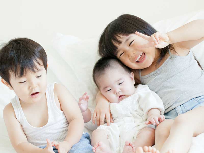 仲がいい三人兄弟