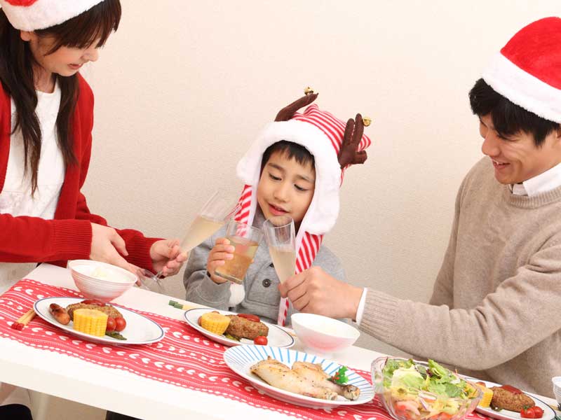 クリスマス会をやる家族
