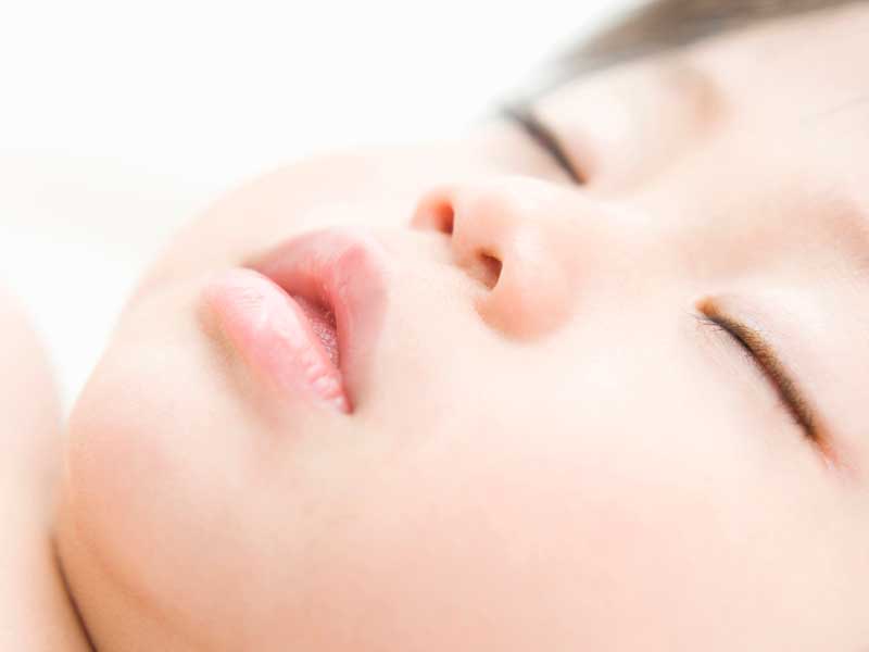 寝ている赤ちゃん