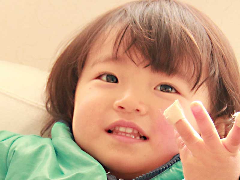 歯が生えそろった子供