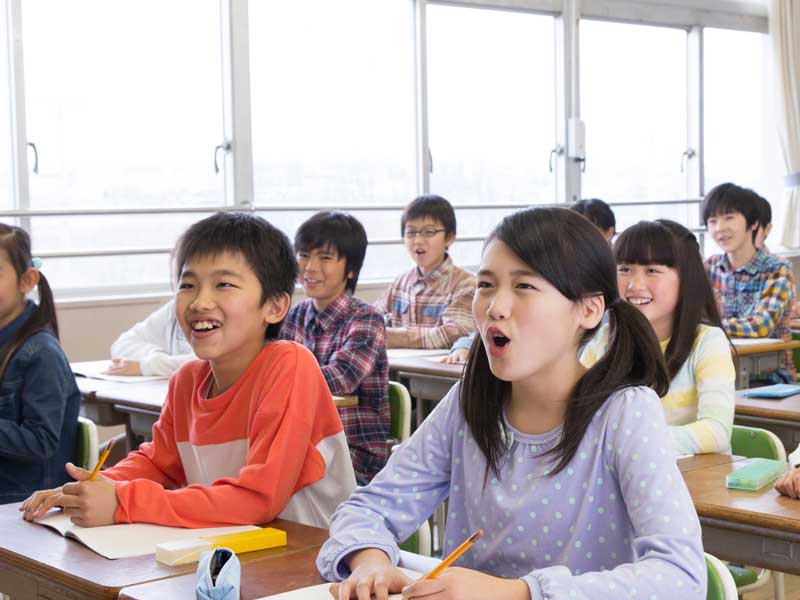 授業中の子供達