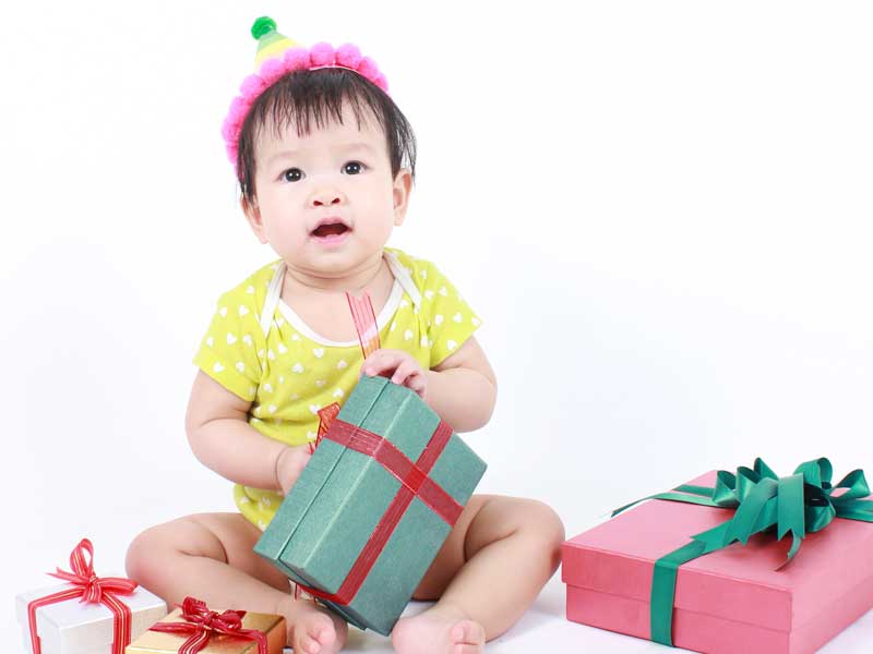 一歳の誕生日を迎えた赤ちゃん