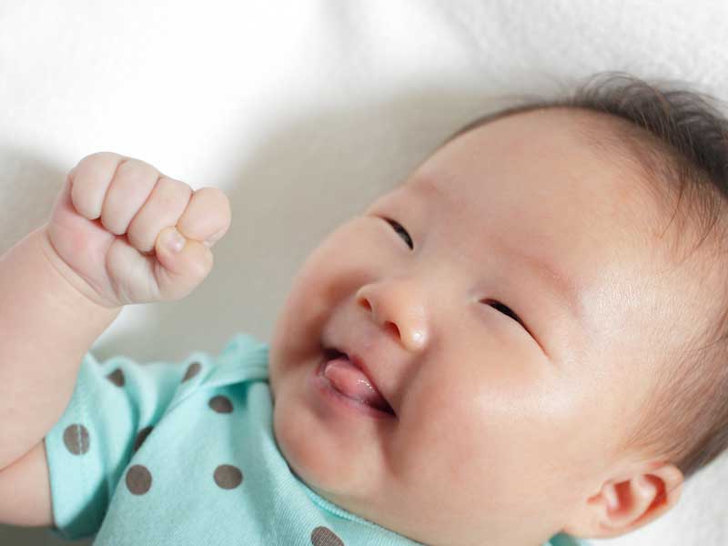笑顔の赤ちゃん