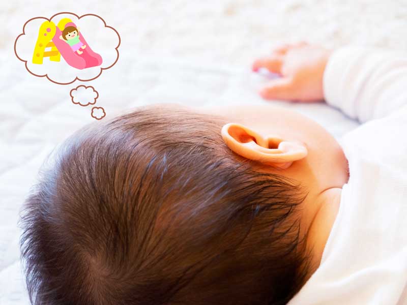 夢を見ている赤ちゃん