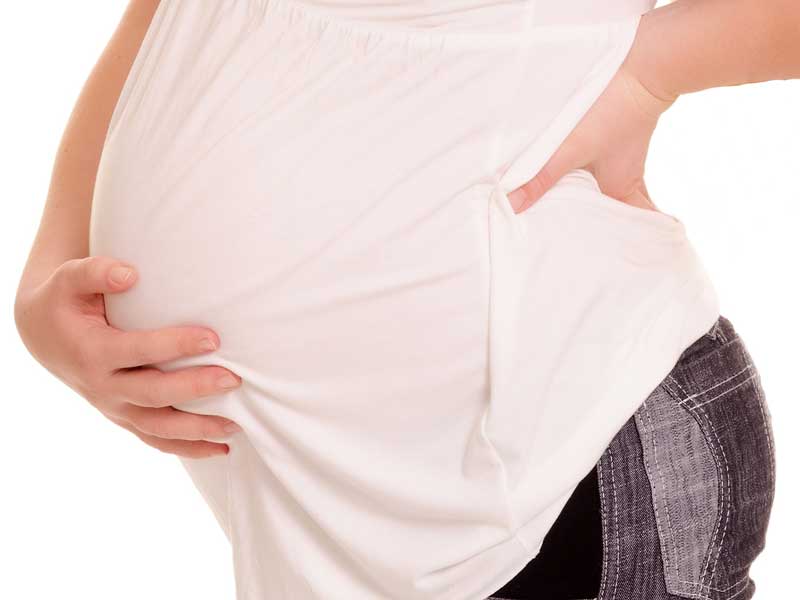 腰痛の妊婦さん