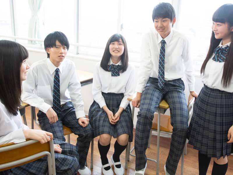 談笑する学生達