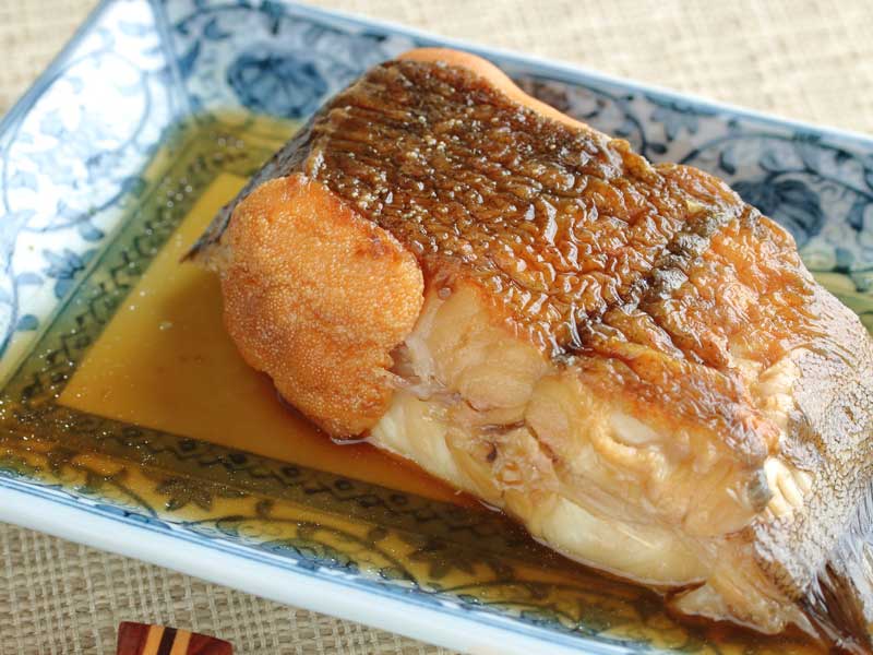 魚卵付きの赤カレイの煮付け
