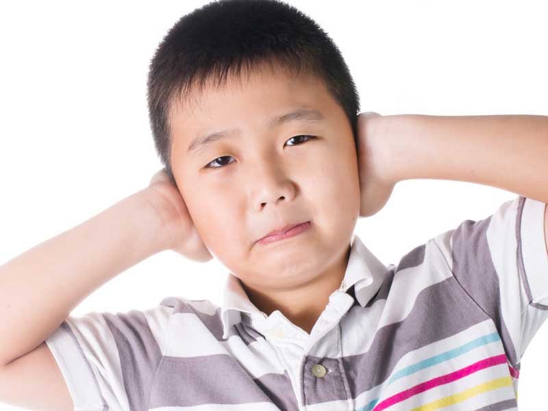 耳が痛い子供
