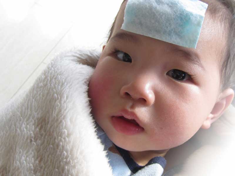 発熱する赤ちゃん