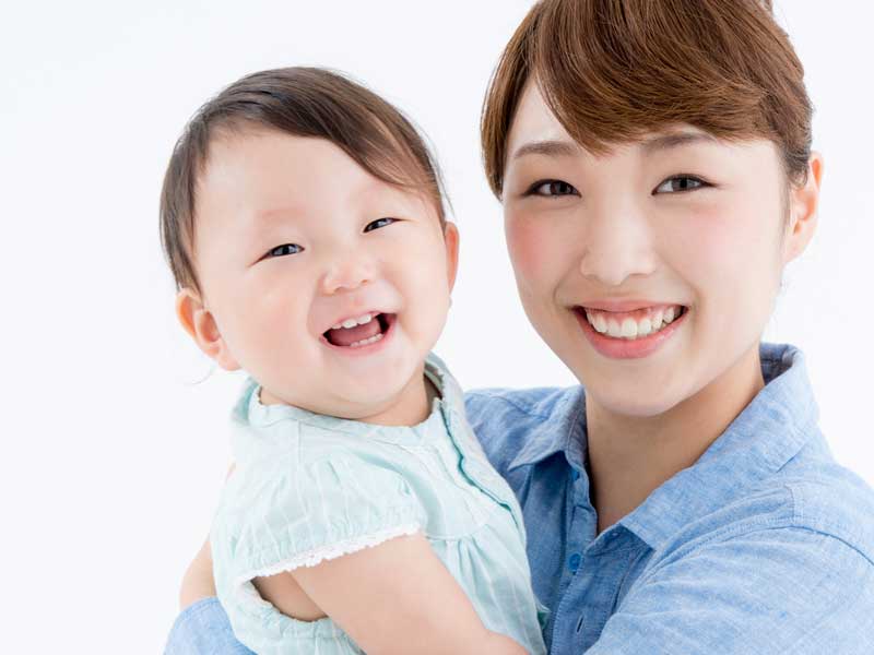 笑顔の親子