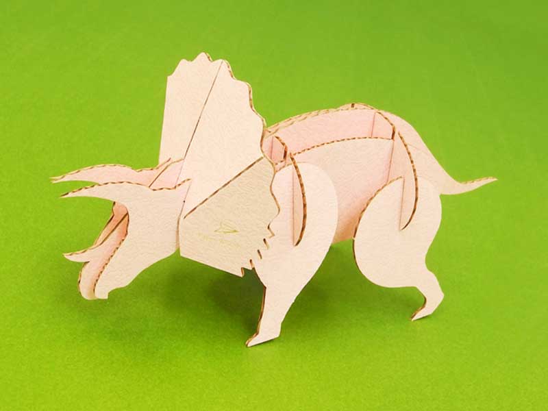 ダンボールで作ったトリケラトプス