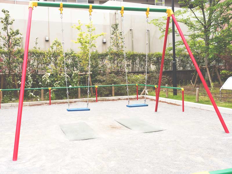 公園のブランコ