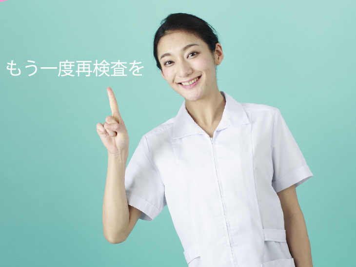指を指す看護婦さん