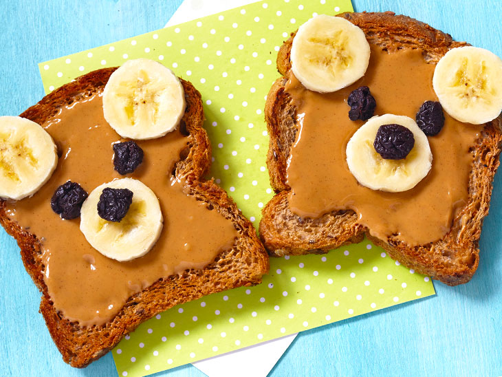 ピーナッツバター・バナナ・レーズンの「teddy bear toast」