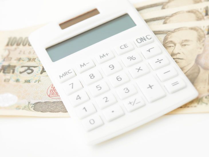 電卓と現金