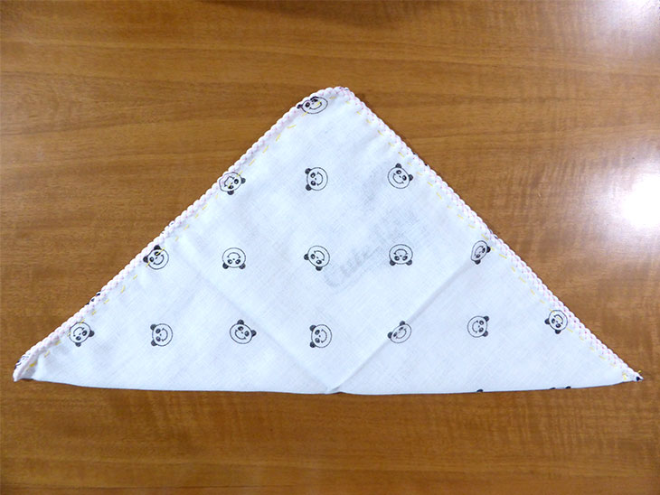 三角形に縫い合わせた布のティッシュ