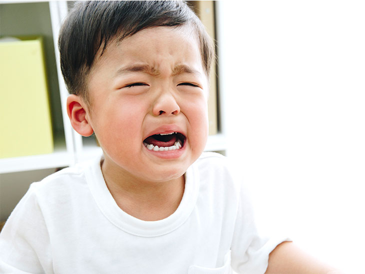 泣いている子供