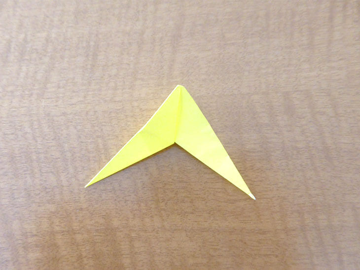 ブーメランのような形になった折り紙