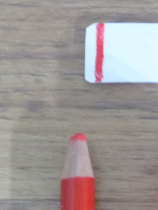 色鉛筆で着色したプラバンの色合い