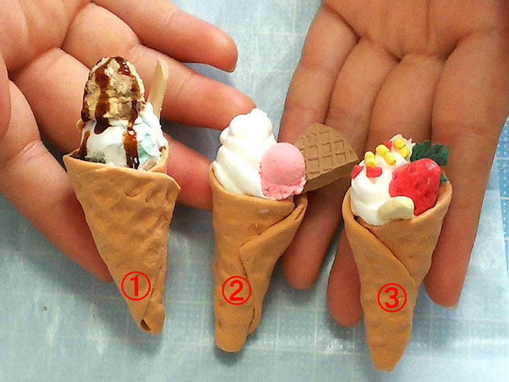 フェイクスイーツの3種類のアイスクリームデコレーション