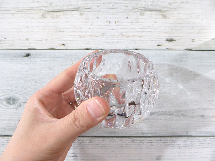 ダイソーのガラス製のキャンドルホルダー
