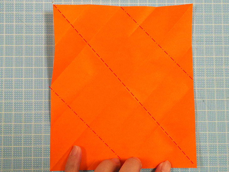 折り紙一枚で作るおすまし犬の折り方の工程2