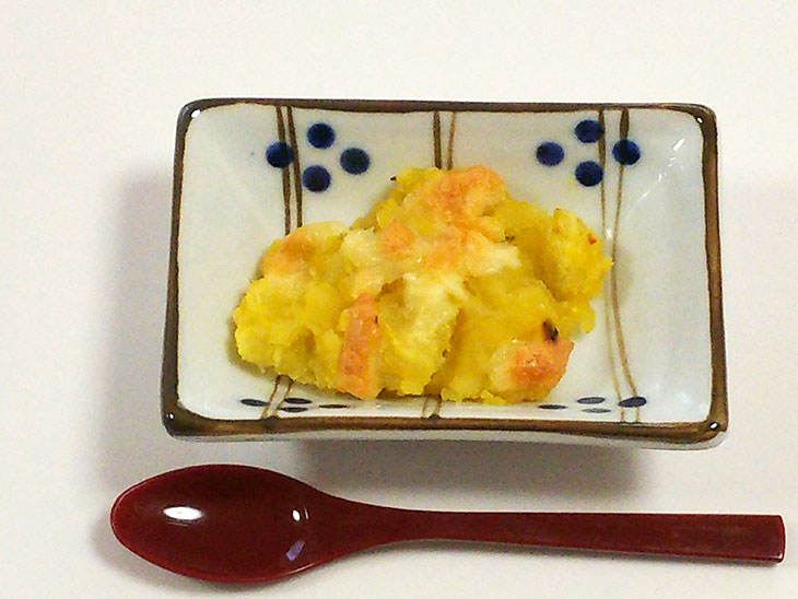 離乳食中期のおすすめチーズレシピ「チーズのせ焼きカボチャ」の完成品