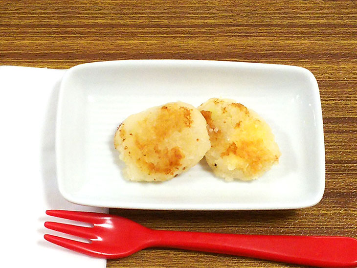 離乳食後期のおすすめチーズレシピ「チーズイモ餅」の完成品