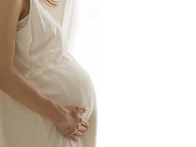 臨月に入った妊婦さんのお腹