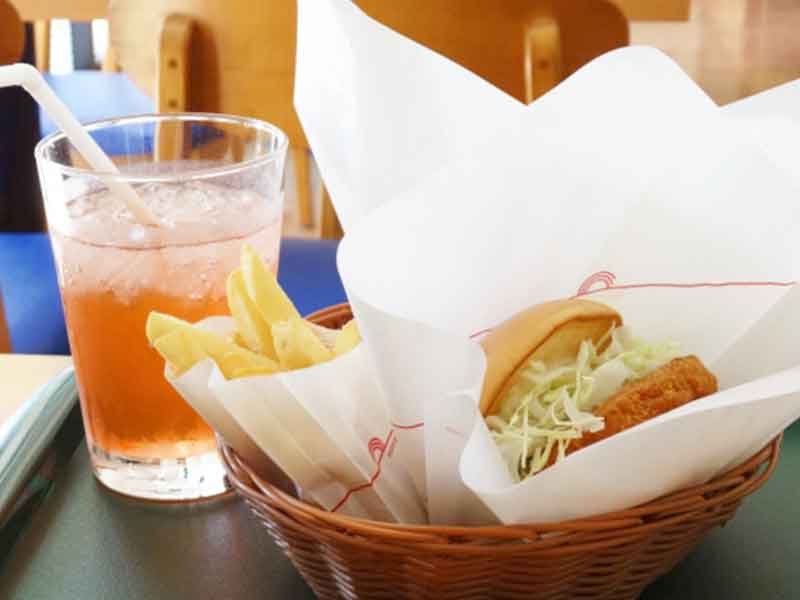 ハンバーガーとドリンク