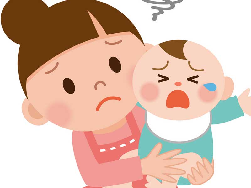 赤ちゃんのお世話をしているママ