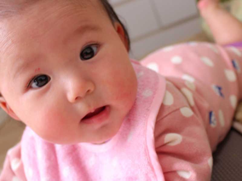 赤ちゃんの寝汗が多いのはなぜ?着替えの頻度は?6つの対策 マーミー