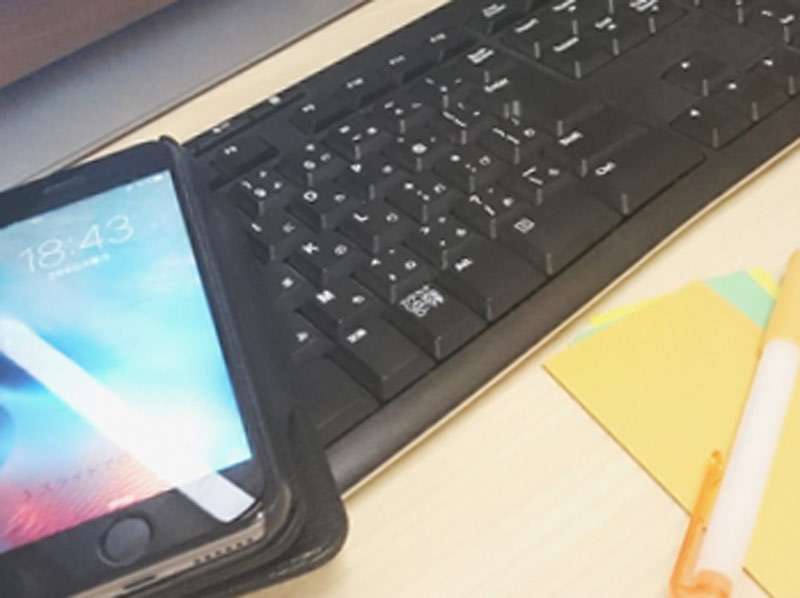 スマホとキーボードとペン
